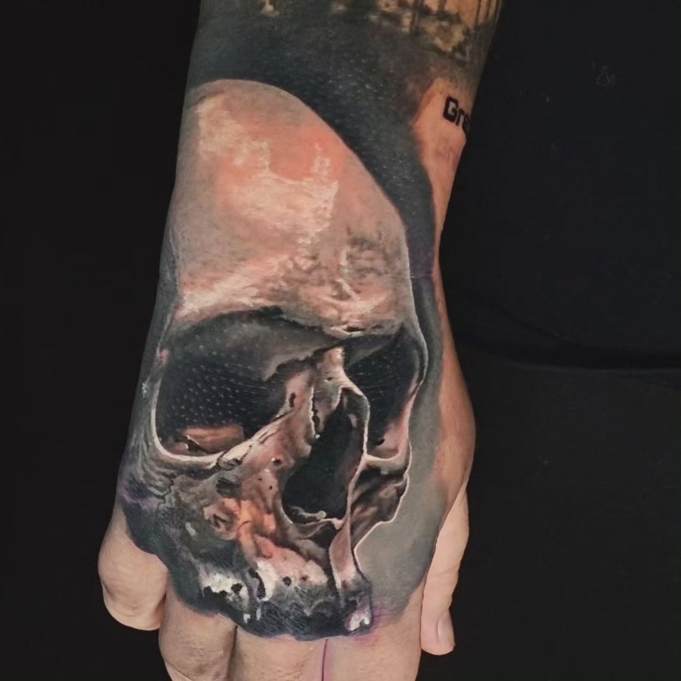 Skull hand